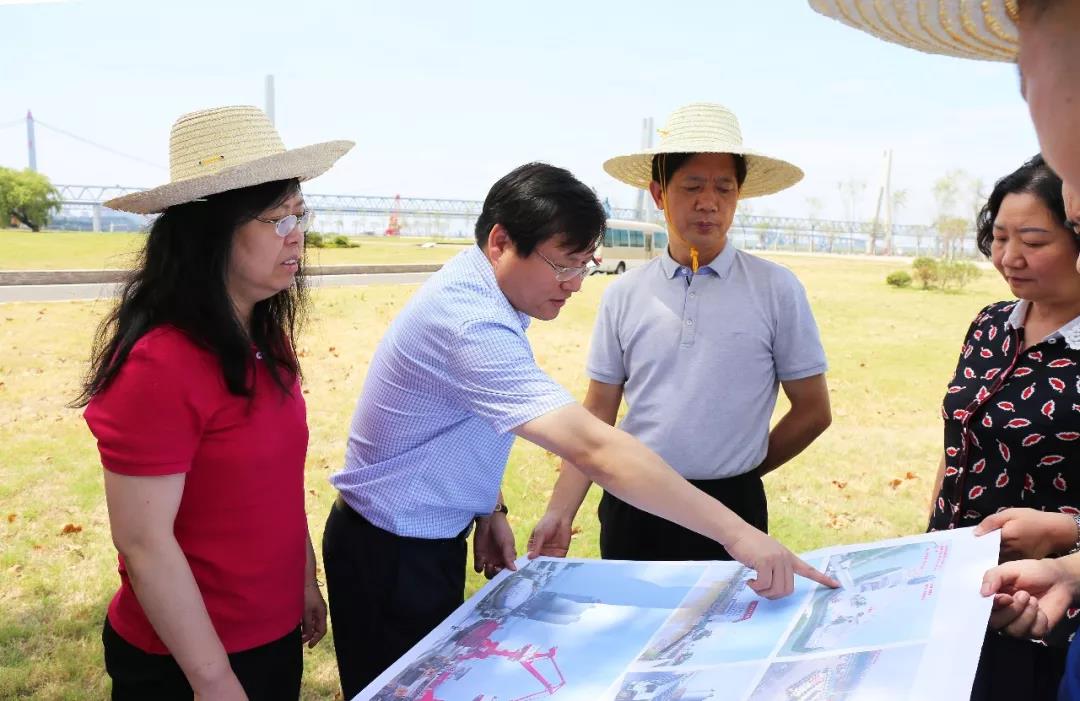 民建湖南省委副主委、省科技廳副廳長朱皖調研洞庭湖桂花園碼頭和華龍碼頭