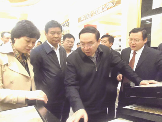 民革中央副主席、湖南省委主委、湖南省人民政府副省長何報翔，湖南省委常委、統戰部長黃蘭香等領導在天欣科技
